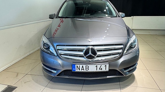 Mercedes-Benz B200 3 of 5