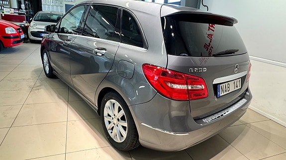 Mercedes-Benz B200 9 of 13