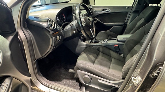 Mercedes-Benz B200 5 of 5