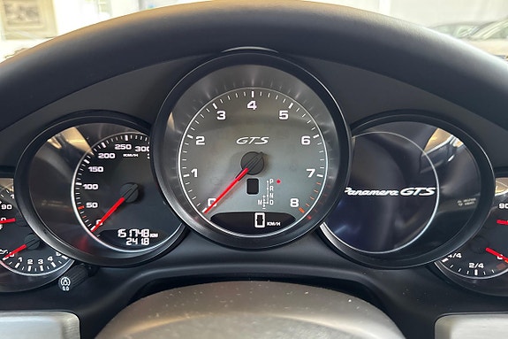 Porsche Panamera GTS 18 of 24