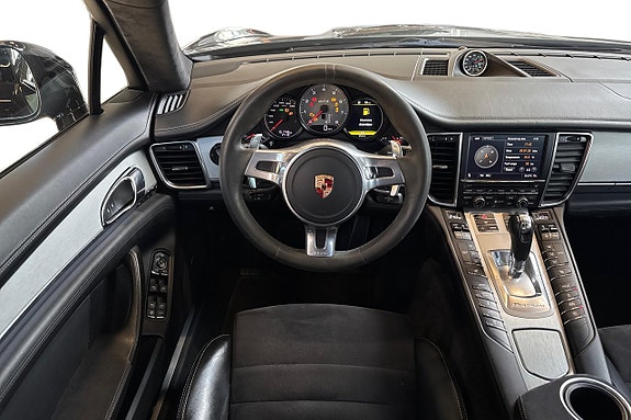 Porsche Panamera GTS 16 of 24