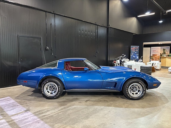 Chevrolet Corvette 4 of 5