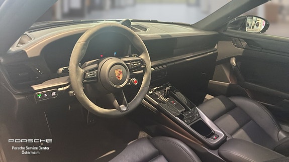 Porsche 911 Carrera 4 GTS 3 of 5