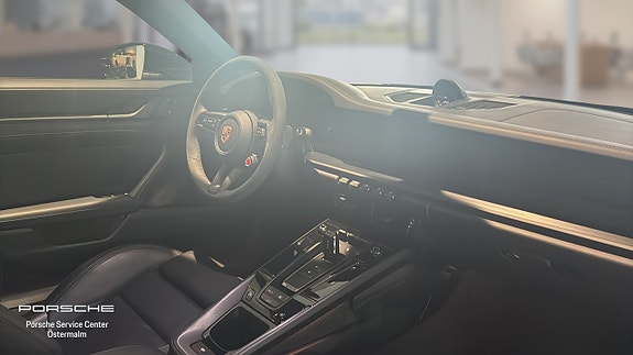 Porsche 911 Carrera 4 GTS 4 of 5