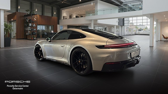 Porsche 911 Carrera 4 GTS 2 of 5