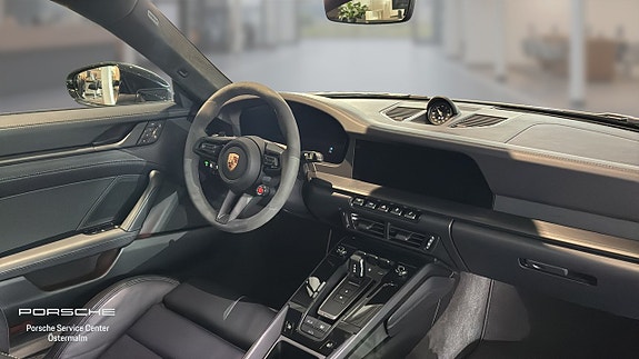 Porsche 911 Carrera 4 GTS 4 of 5