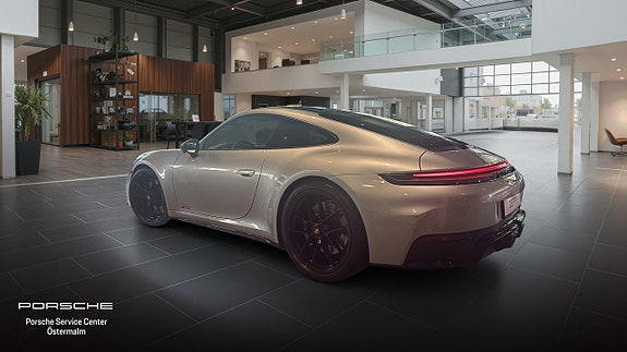 Porsche 911 Carrera 4 GTS 2 of 5