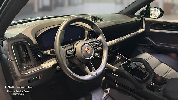 Porsche Cayenne 3 of 5