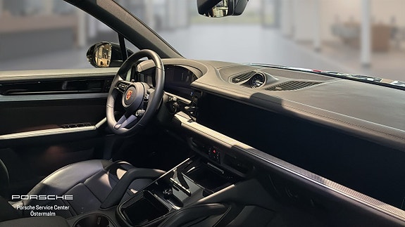 Porsche Cayenne 4 of 5