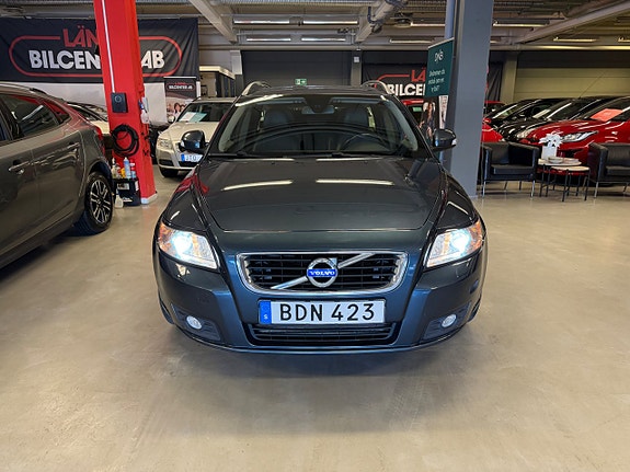 Volvo V50 3 of 5