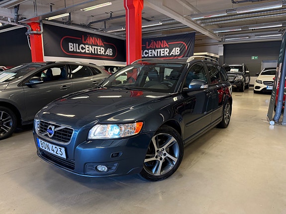 Volvo V50 2 of 5