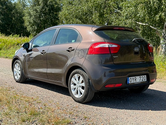 Kia Rio 4 of 5
