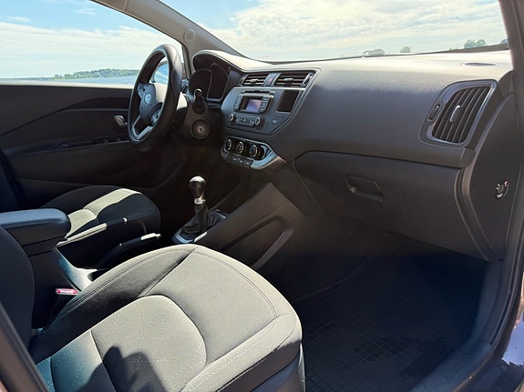 Kia Rio 5 of 5