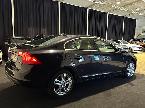 Volvo S60 3 of 5
