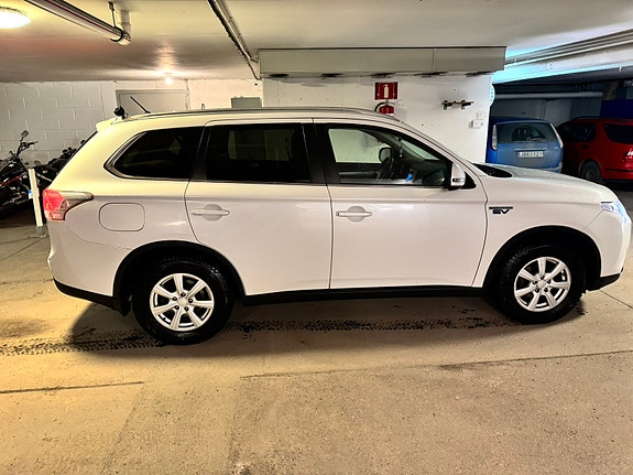 Mitsubishi Outlander 3 of 7