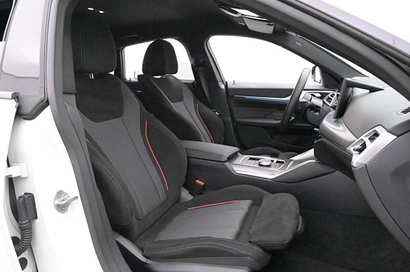 BMW i4 11 of 27
