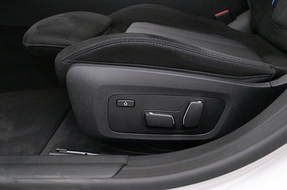 BMW i4 10 of 27