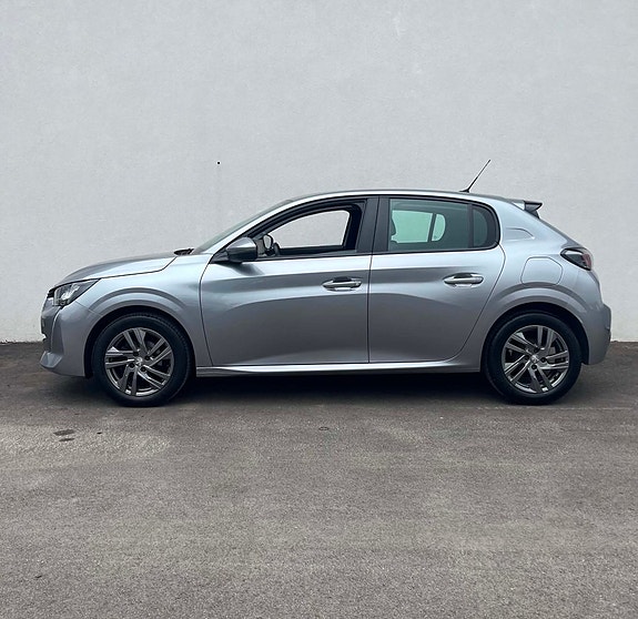 Peugeot 208 3 of 5