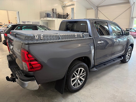 Toyota HiLux 3 of 5