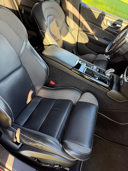 Volvo V60 2 of 4