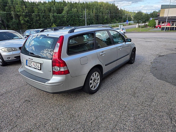 Volvo V50 4 of 5