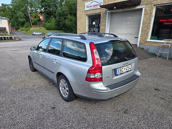 Volvo V50 3 of 5