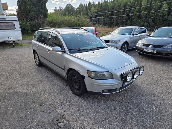 Volvo V50 2 of 5