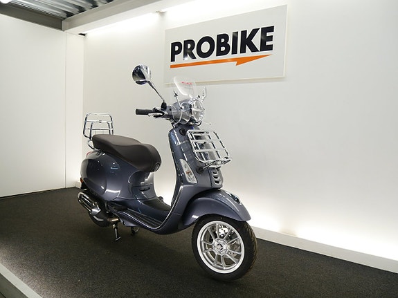 Vespa Primavera 50 Touring 2 of 4