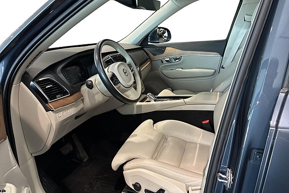 Volvo XC90 7 of 24
