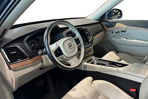Volvo XC90 6 of 24