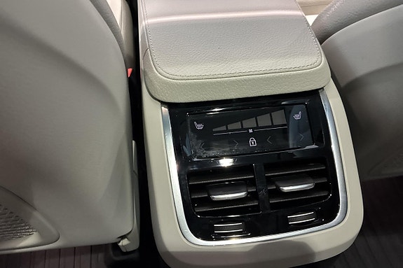 Volvo XC90 14 of 24