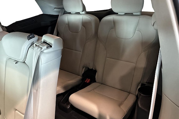 Volvo XC90 13 of 24