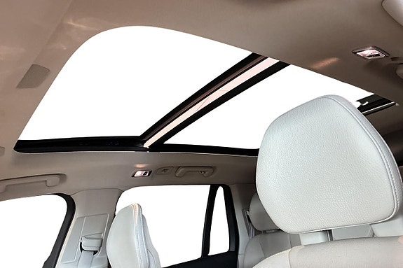 Volvo XC90 16 of 24