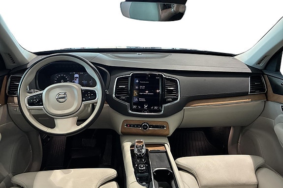 Volvo XC90 8 of 24