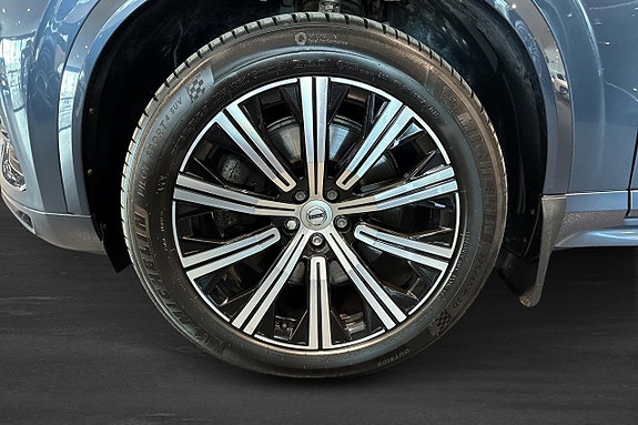 Volvo XC90 10 of 24