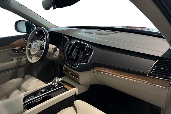 Volvo XC90 9 of 24