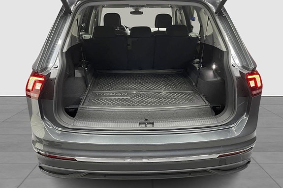 Volkswagen Tiguan Allspace 4 of 5