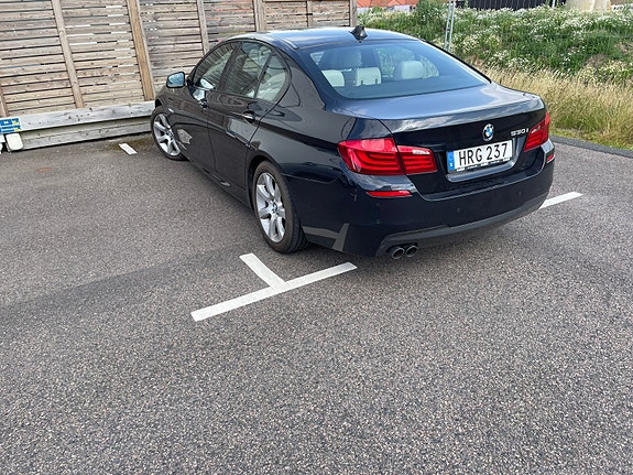 BMW 530i 3 of 5