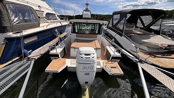 Axopar 28 Cabin/AC - 2015 2 of 5