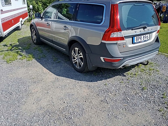 Volvo XC70 2 of 2