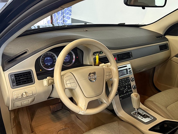 Volvo XC70 8 of 13