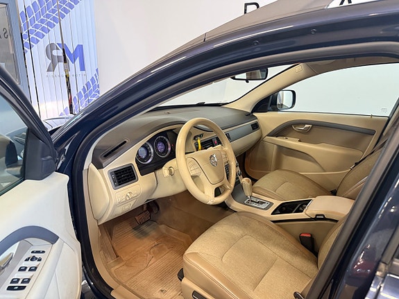 Volvo XC70 9 of 13