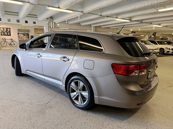 Toyota Avensis 4 of 20