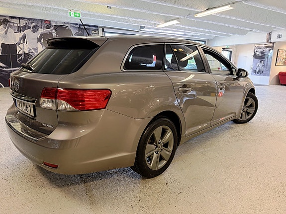 Toyota Avensis 3 of 20