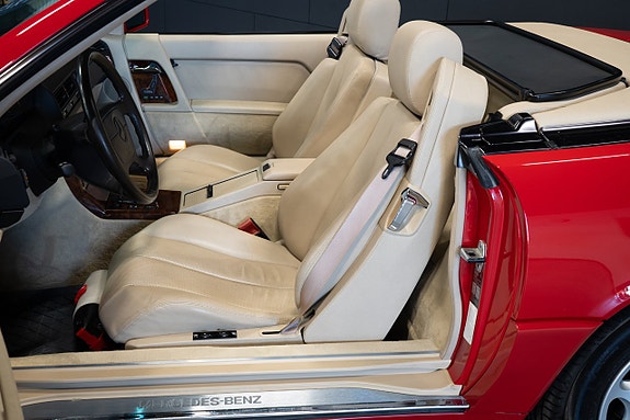 Mercedes-Benz 500 SL 11 of 17