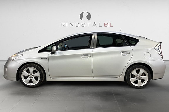 Toyota Prius 4 of 5