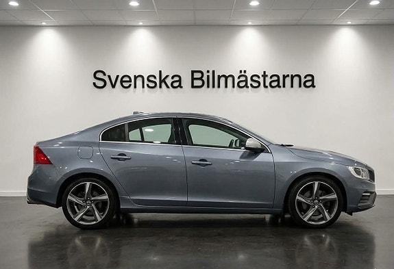 Volvo S60 2 of 5