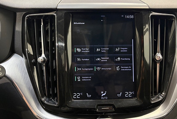 Volvo XC60 10 of 24