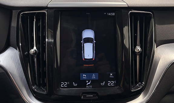 Volvo XC60 8 of 24