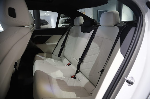 BMW 530e 13 of 15